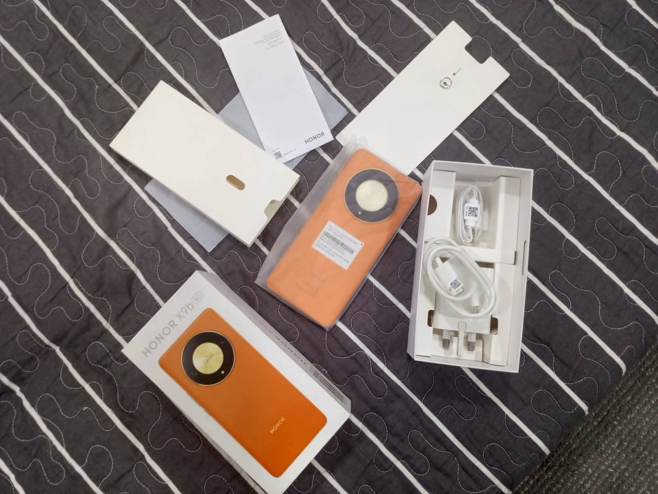 X9b 5G Honor 
هونر رام 12 ذاكره 256 مالك اول للجهاز استخدام قليل النظافة ممتازه ويا كل غراضه الاصليه السماعة لم تستخدم وكيبل الشحن مامستخدم للبيع العنوان  بغداد اليرموك السعر270 الف
 ***********
