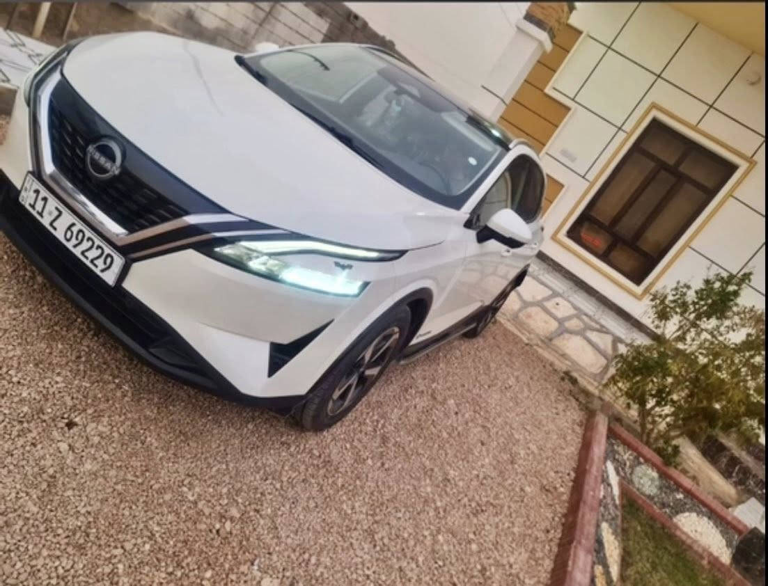 للبيع نيسان قشقاي e-Power (هايبرد) - وارد خليجي - فول مواصفات 🚗⚡️
المكان: الأنبار - الرمادي
السعر: 170 ورقة (17,000$) وبيه مجال بسيط للجادين (البيع مستعجل).
المواصفات التقنية (للي يدور تكنولوجيا ونظافة):
السيارة بنظام e-Power الحديث (محرك كهربائي بالكامل والشحن عن طريق البنزين)، عزم جبار واقتصاد وقود خيالي.
• نظام القيادة والتحكم:
• نظام القيادة الذاتية (ProPILOT): ذكاء اصطناعي وتحديد مسار.
• هندبريك بصمة (Electric Parking Brake).
• نظام (Auto Hold): يريحك جداً بالازدحامات (السيارة توقف بدون ما تدوس بريك).
• نظام الحساسات الشامل: تنبيه عند الجلوس (حساسات كشن) تظهر بالشاشة.
• التبريد والراحة:
• تبريد قطعتين (ثنائي المناطق): تبريد خلفي مستقل وقوي جداً.
• شاشة لمس كبيرة: تدعم الخرائط، Apple CarPlay، و Android Auto.
• الرؤية والاضاءة:
• نظام كاميرات 360 درجة: رؤية محيطية كاملة للسيارة من كل الجوانب.
• لايتات LED: أمامية وخلفية أصلية بإنارة قوية جداً وتصميم حديث.
• رادارات: أمامية وخلفية وجانبية (تنبيه النقاط العمياء ومنع الاصطدام).
• المميزات الخارجية:
• سقف بانوراما كبير.
• بصمة تشغيل وبصمة أبواب.
• تحكم ستيرن كامل (فول دقم).
حالة البدي (بكل أمانة ومصداقية):
السيارة مكفولة من الحوادث القوية، بيها فقط (شخطة بسيطة جداً) بالجاملغ وشيء بسيط بالباب (ضربة خفيفة مو مؤثرة)، وباقي السيارة بحالة الوكالة.
ملاحظة: المواصفات "فول" عدا الكشنات والصندوق (يدوي).
السيارة لقطة واقتصادية، والبيع لغرض السيولة فقط.
للتواصل والاستفسار:
[ ***********]
