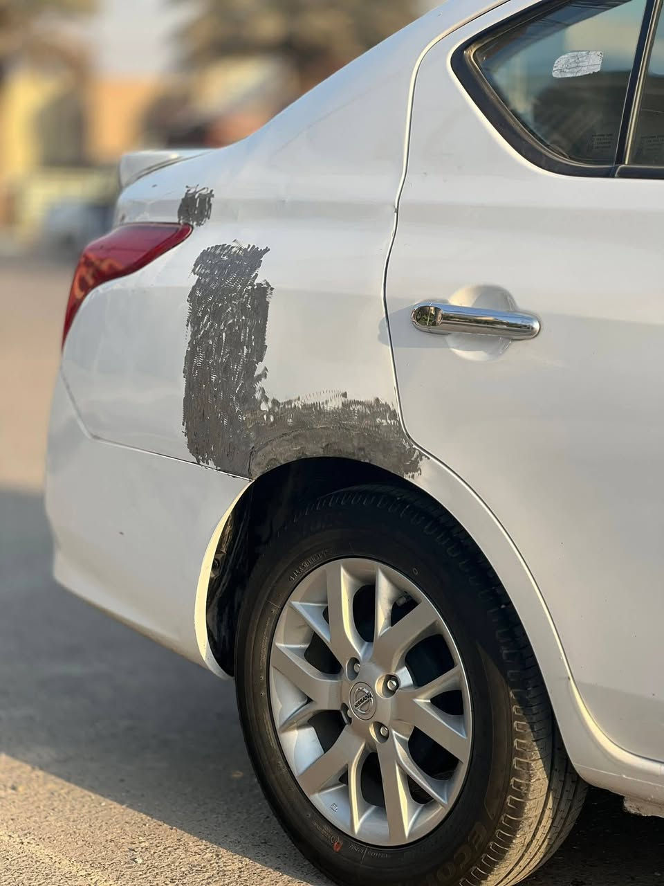 نيسان سني هندي اصلي 
 موديل24 ماشية 31
هاي السيارة كدامكم وسعرها 122 وبيها مجال 
فقط يحتاج صبغ للجاملغ 
***********
 بغداد الدورة حي الصحه
