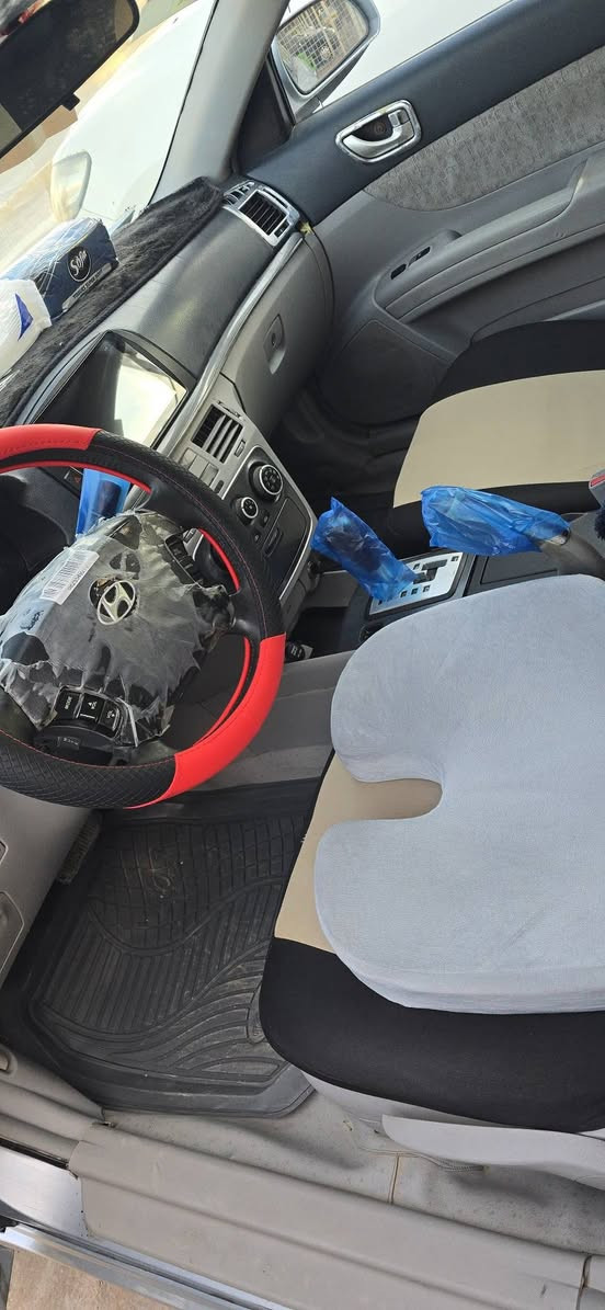 سوناتا 2006 وارد امريكي فؤل عده البصمه  مكينه v6رقم بغداد انكليزي بأسمي 
تفاصيلها 
مكينه وكير وتبريد وتدفئه مكفولات 
حداديه اماميه خلفيه كله جديد +تخم تاير
حادثها جاملغ امامي بدون دواخل مصبوغه احزام الجماليه وعندي فيدو قبل لاصبغها 
السياره خير من الله مابيها نقص برغي 
مكان السياره بابل اسكندريه السعر (93) وبيها مجال قليل 
رقمي 
*********** 
***********
