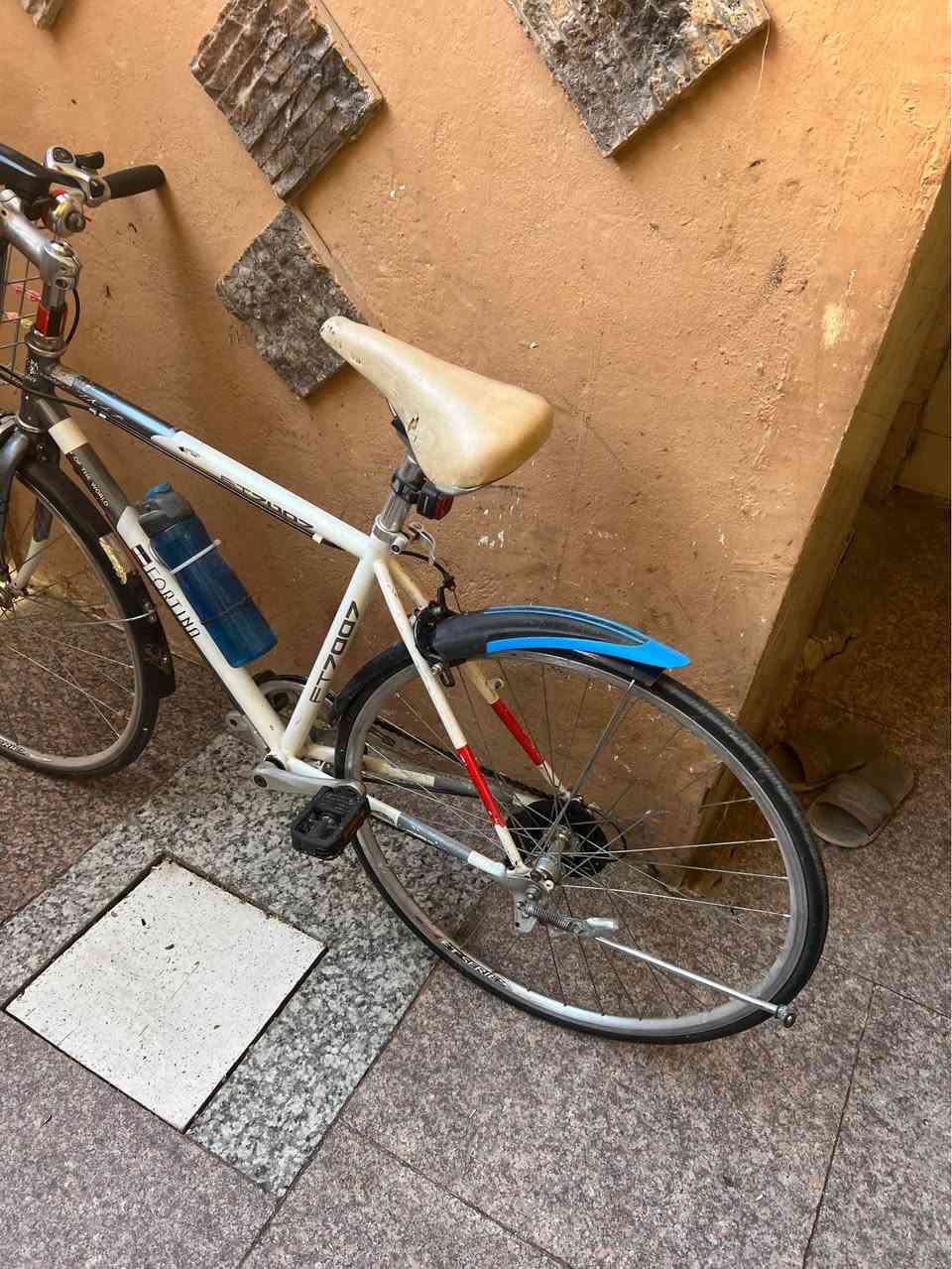 السلام عليكم بيسكل نضيف وجديد للبيع حجم 27 رياضي زين وما ناقصه اي شي السعر 125 وبي مجال مكان كربلاء حي العباس شراي تصل *********** كربلاء, العراق
