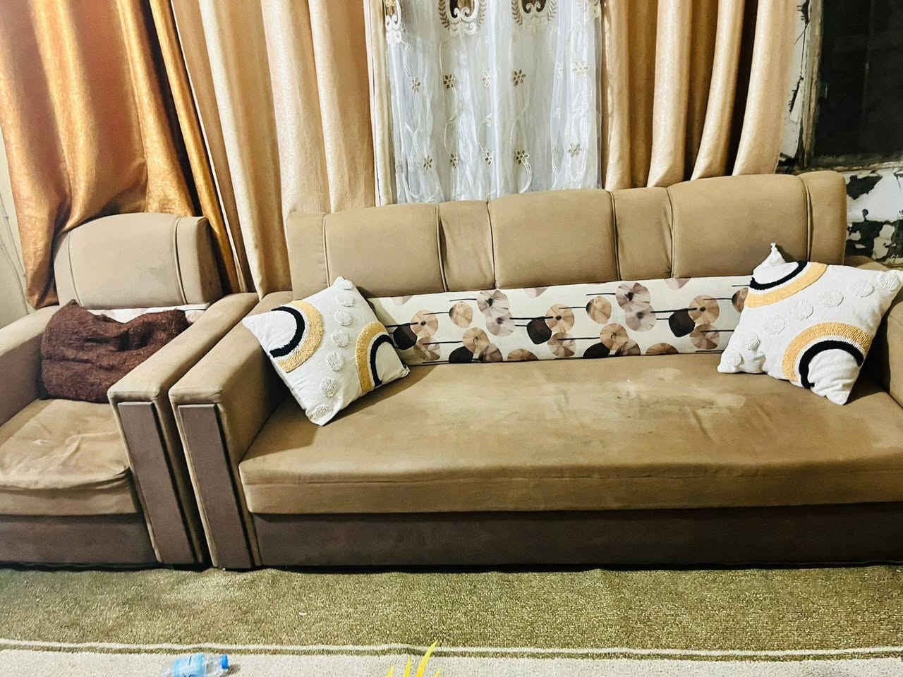سلام عليكم تخم للبيع ٨ مقاعد زين نضيف هيكله مابي كسر  بس عندك خسف بسيط بمقعد عارضه ب ٢٥٠ بي مجال بسيط مكان عامريه بغداد ويه كوشات وتلبيسه


**إذا كنت صاحب هذا الإعلان وتريد حذفه لأي سبب، رجاءا أرسل رسالة إلى الدعم الفني**