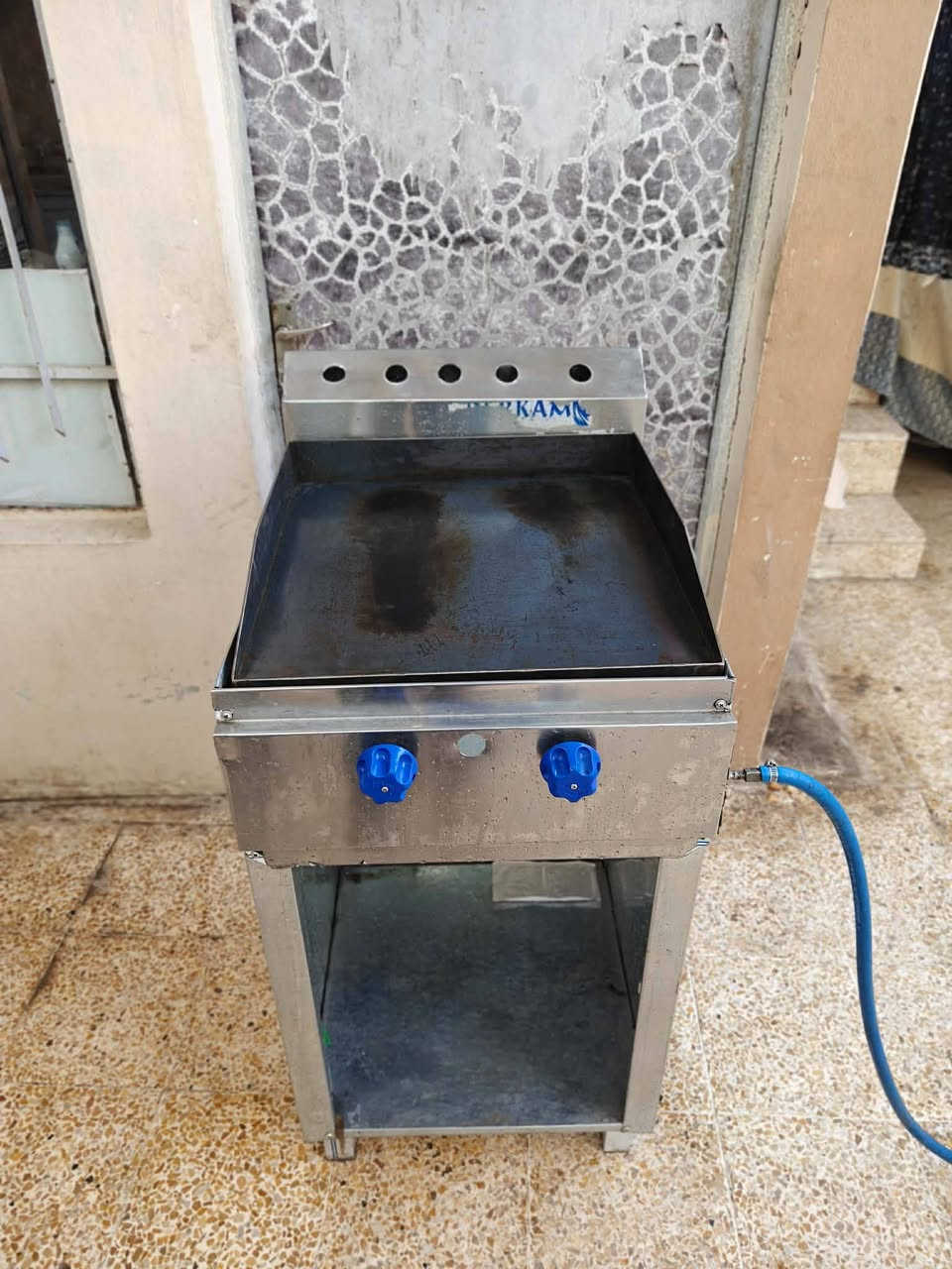 السلام عليكم كريل مال بركر للبيع نضيفه مكاني موصل السعر 150 وبيه مجال وهذا رقمي الاسيا ***********
