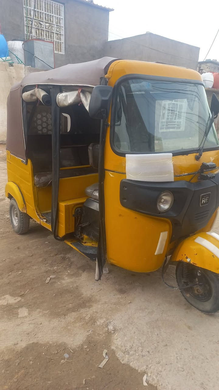 سلام عليكم تكتك البيع موديل2018شهر 11تكتك حلوة ونضيفة مكينة ناعمة مابية صبغ بس دوس رقم وسنوية تحويل ثاني يوم السعر4500وبية مجال العنوان الحبيبية***********
