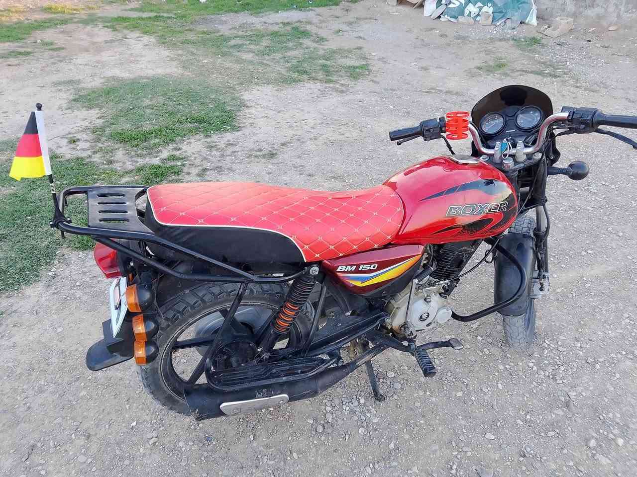 السلام عليكم دراجه البيع أو مراوس حسب لقناعة بوكسر جبلي موديل 20 دراجة نضيفة خير من  الله اوراق بيهة اوراق صوليه مكينه مفدتوحه كهربايات شغاله السعر 875 وبيهة مجال حك الجيه مكان ديالئ شهربان اتصال ***********
