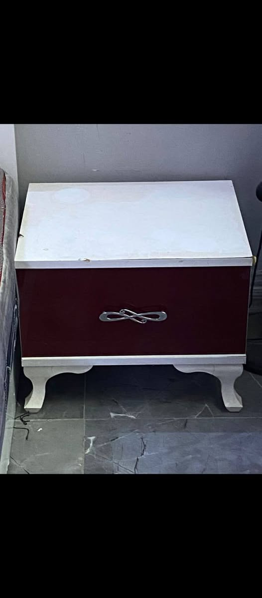 غرفه تركيه للبيع نضافتها 95%
بالحقيقه أحله بهواي 
وياها هديه جزامه وبردات وكوشات ثنين 
وثريا سعرها 350وبيها مجال 
للاستفسار خاص


**إذا كنت صاحب هذا الإعلان وتريد حذفه لأي سبب، رجاءا أرسل رسالة إلى الدعم الفني**