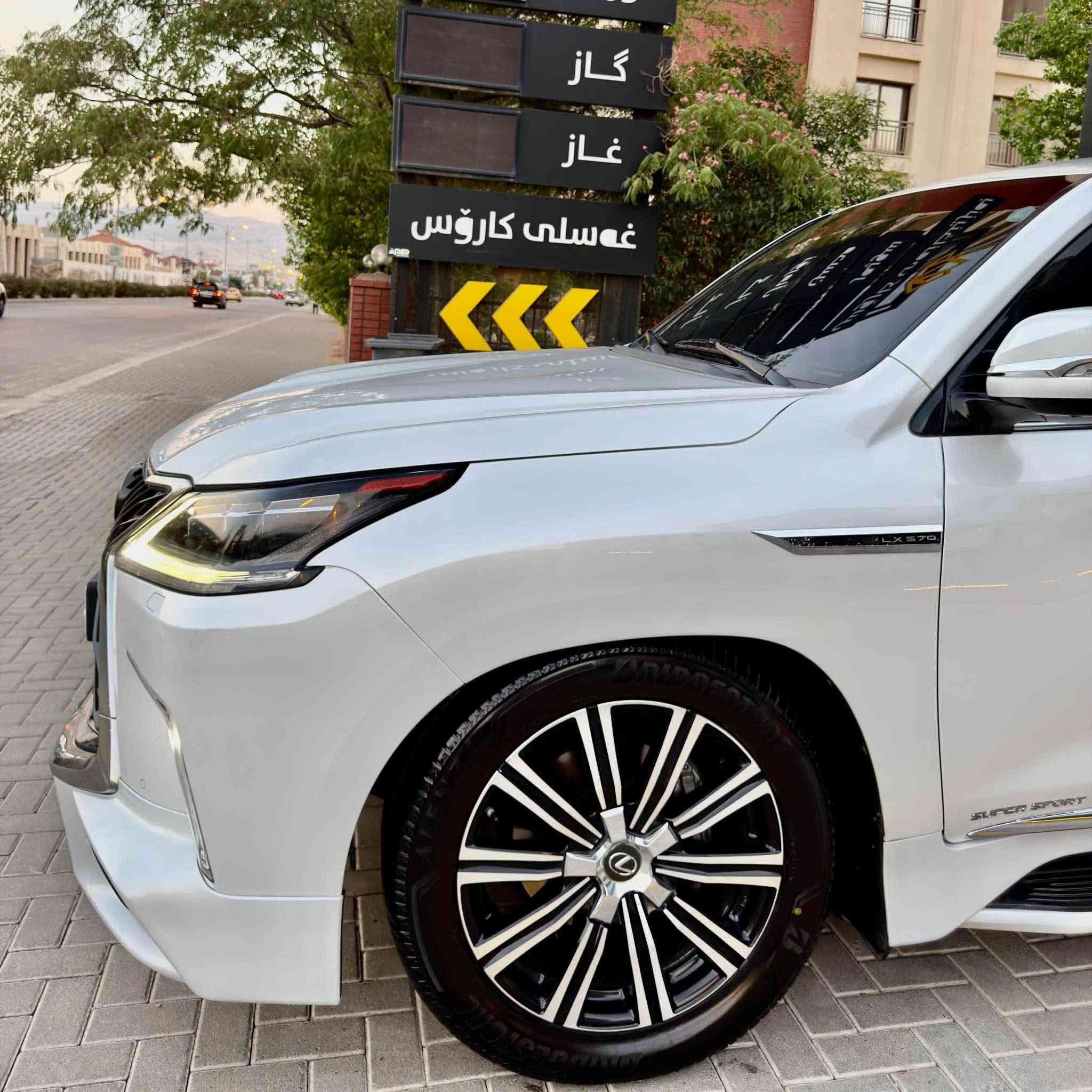 Lexus LX 570. Super sport     2018    48,000km
﷽

🔻ارخص سعر بكل العراق
سيارة مغلف كامل PPF أخت زيرو بل كارتون 📦📦
🔷(سياره بدون بدون موراوس )
🔹لكزس 2018   LX 570
🔹بريمی 📦
🔹 مكفولة كفالة عامة من الدعامية إلى الدعامية
‏‎بدون صبخ .بدون بارد  ،بدون رصعات ،بدون حتى شخط🔹
‏‎دعاميات هم بدون صبغ ،رمل مابي ،لحية بدون صبخ ..بقية كلها بشرط

🔹ماشية 48 الف 
               
 فول فول المواصفات 🔹
داخل أحمر
  ➕بصمة➕ الانزلاق➕ورقة البيانات➕شغال كشن جلد و هيلتر 
الاحتلال➕راس ديفيد➕ 5 كاميرات  ➕ثلاجة➕زينون، جلد جاف  تدفئة شفط التبريد خزينة➕هواء مزدوج➕نظام ايكو سبورت,➕حساسية الديك المؤخرة  مرايات➕الفتحة➕باب خلفي جك➕رادار إمامي

محرك كير بشرط مامفتوح 🔹
سيارة حيل نظيفة كلشي عل بلاد لوك
سنوية زنكة كلشي جديد مدفوع لـ2029
باسمي السنوية بشرط تحويل و خرامة 
سيارة مابيـها دينار مصرف كامل من كل نواحي

نظافه ١٠٠٪؜ كامل سيرفس بدون نقص و بدون مصرف🔹
سياره مال بيت أي نقص مابيها 4 إطارات جديدة تحتها

نفسي يوم /تحويل و وكالة حاظر 
مكانك /داخل سليماني

🔸سعر 645$
🔸موبايل/ *********** السليمانية, العراق
