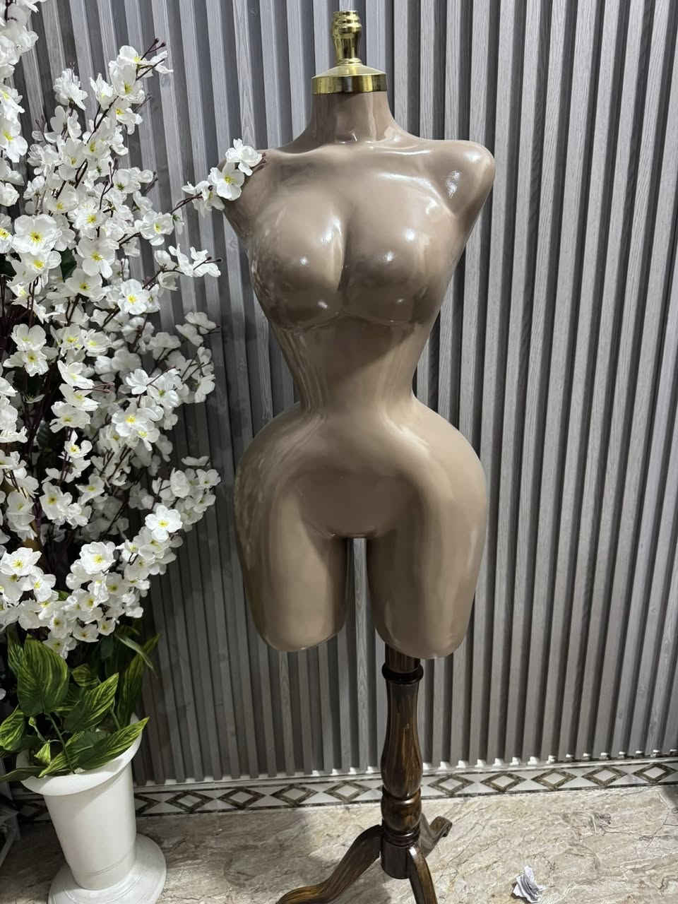 مليكانه نحت للبيع ( فايبر كلاص ) مو بلاستك صناعتها
مامستخدمه ولامره شرط 
سبب البيع ردت افتح مشروع ومصار 
مكاني سوق الشيوخ


**إذا كنت صاحب هذا الإعلان وتريد حذفه لأي سبب، رجاءا أرسل رسالة إلى الدعم الفني**