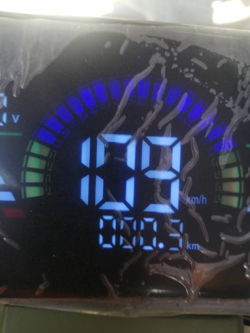 دراجة شحن R9
اخت الجديدة ماخذهة قبل 3 اشهر ماشية 94 كيلو بس
فول مواصفات
نظام حماية ضد السرقة
تشتغل عالبصمة
سويتچ احتياط
ريموت تشغيل وقفل عن بعد
4 سرعات
نظام رجوع خلفي بگ
5 بطاريات وينلي الاصليات
شاحنة وينلي الاصلية مع ميزة تفصل عن الشحن من تفول
السعر 450


**إذا كنت صاحب هذا الإعلان وتريد حذفه لأي سبب، رجاءا أرسل رسالة إلى الدعم الفني**