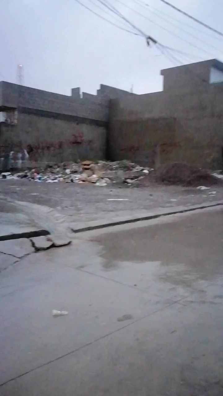 ارض للبيع في حي التنك مساحه 180 متر ركن قرب جامع التوبه 
رقم الهاتف ***********
