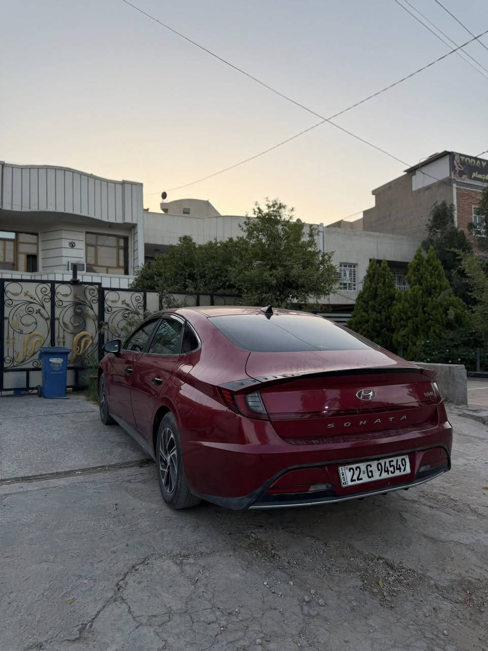 سلام عليكم 
هنونداي سوناتا  هاييبرد 🍃
تكسي دبي 🇦🇪
 مصبوغه عام بدون حادث بيها طخه من كدام بسيطه 

لون احمر كرزي🍒رقم اربيل دولي  

مكينه كير خير من الله 

كير جديد +شفتات 

صدر جديد 

تخم تاير 🛞جديد 

منضومت اطفاء حرائق ذاتيه 

4 وضعيات قياده DRlVEMOD +كروز CRUlEتثبيت سرعه 

لد ثلجي 

تحكم ستيرن جهتين 

 شاشه جبيره 

شاشت اعطال 

تبريد ثلج ❄️

مكان السياره بغداد حي الحسين 
***********
