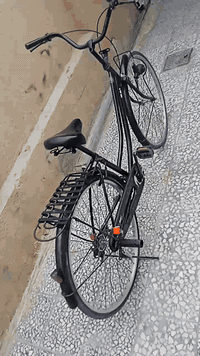 السلام عليكم
بايسكل للبيع حجم 27 البايسكل النظيف باله النجف حي الحولي بشارع 30 مات السوق 
السعر 80 ابي مجال التواصل على هذا الرقم ***********
