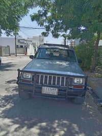 نيسان ٢٤٠٠ • موديل ٨٩ • رقم كركوك