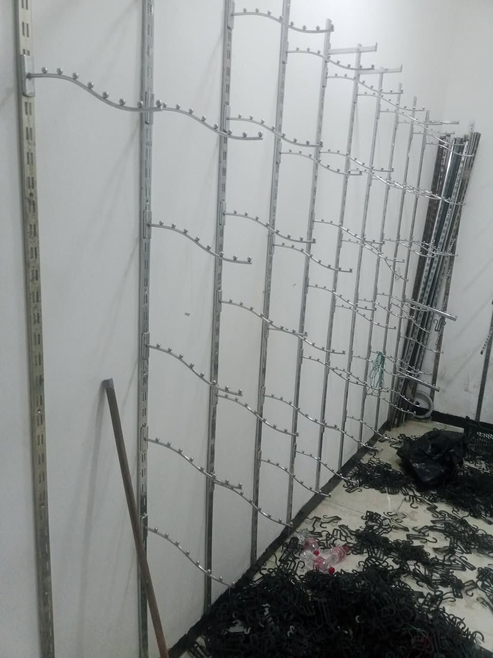 تعاليك عدد 2000 تعلاكه
اذرعه قياس 35 عدد 150
سجج استيل عدد 60
مكاني بغداد 
***********
