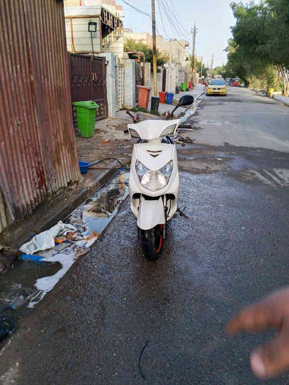 دراجه سكنس فحل الدراجه نظيفه وحلوه بيها نقص الملف عاطل يعني الدراجه طافيه بس مكينه وكسل وكهربائيات كلها  جدد مكاني النعيرية وهذا رقمي *********** سعرها ب350 وبيه مجال خاص مغلق
