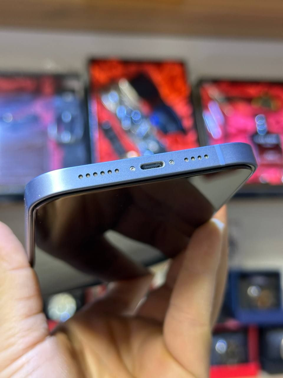 ايفون  14 plas الحجم الكبير
14 بلاص ذاكره 128 بطاريه 85‎% نموذج M🩵
وتر بروف مامفتوح بلادي مع ضمان الفحص 💐
ملحقات كامل ( كارتون + كيبل شحن ) + هدايا 🎁 

كربلاء / فلكة كنطرة السلام / شارع فريحه / مقابل مجموعه الوارث لمواد البناء ( ركن شارع البرج ) اتصال + واتساب *********** متواجدين كل ايام الاسبوع من الساعه 10 صباحاً و ال 10 مسائاً
