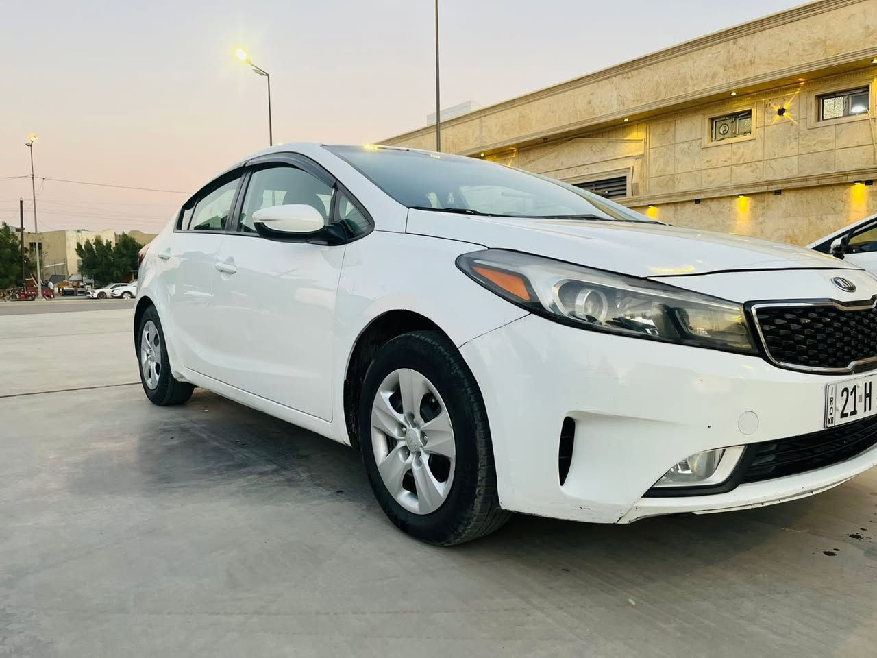 السلام عليكم فورتي 2017 حادثها جاملغ وبنيد صدر امامي خلفي جديد تخم تاير منضومه تبريد جديده رقم سليمانيه جديد هزه جديده مناقصها شي السعر 113 شرط التحويل مكانها البياع ***********
