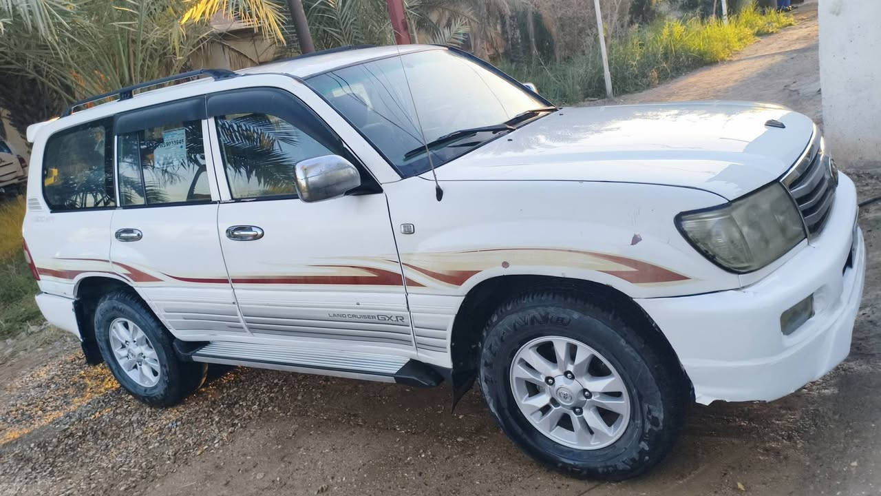 السلام عليكم لاندكروز موديل 2000
محرك 6سلندر كير عادي مكفولات 
السياره جام عادي، مدوشمه جديد
تبريد شغال كهربائيات كلها تشتغل 
مكاني بغداد فلكه سلمان باك 

114وبيها مجال ما اراوس بس ابيع
***********
