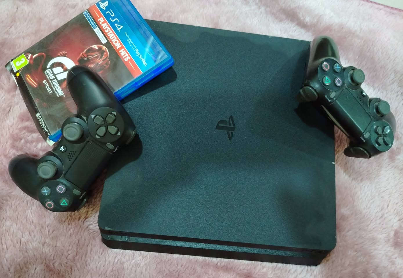 السلام عليكم....
ابلي فور جديد ما مستخدم ابد ما مهكر سعره 375 الف مكانه ديوانيه التواصل ***********
