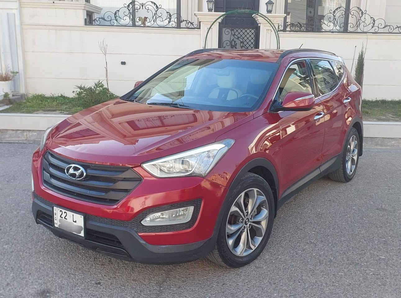 للبيع سيارة هونداي سنتافي موديل ٢٠١٤ خليجي فول مواصفات من عدا الفتحة و البصمة محرك ٦ سلندر دوش السيارة بيها (ربع جالملغ صبغ فقط) و بيها مكانين او ثلاث تعديل بارد بسيط و الباقي مكفول سيارة كير و محرك مكفول و ما مفتوح ب شرط سنوية جديد رقم جديد زينكة مدفوع يعني سيارة ربع دينار مصرف مابي 
مواصفات 
بلاجكتور 
لايتات أمامية و خلفية زينون + LED 
حساس خلفي + كامرة 
ويل كروم حجم كبير 
اشارة بالمراية + يدات نيكل 
محرك ٦ سلندر ٣.٣ دوش مرغوب و ما مفتوح 
فورويل 4WD
كشنات جلد + كشن كهرباء 
٤ جامات كهرباء + مراية كهرباء 
تحكم ستيرن فول + تحديد سرعة 
شاشة اعطال 
تبريد بيانو (لمس)
٧ راكب + تبريد ٣ قطعة 
داخل اصفر 
بردات خلفية بلادية 
و بعد مواصفات هواية مكان سيارة كركوك سعر ١٥٥ و بي مجال بسيط رقم موبايل *********** كركوك, العراق
