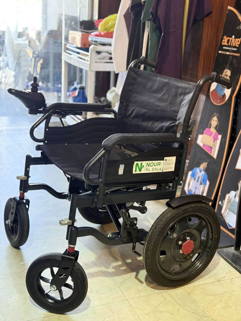 عربة معاقين نور الدليل الاصلي احجام خاصة بسعر 650,000
توصيل احياء ونواحي الموصل مجاني  ***********/***********

المواصفات 

دبل بطارية قابلة للازالة

قابلة للطي

نطام قفل الماطور 

العربة تعمل عادي وكهربائي
 
جوانب متحركه 

مانع انقلاب 

مانع انحدار
