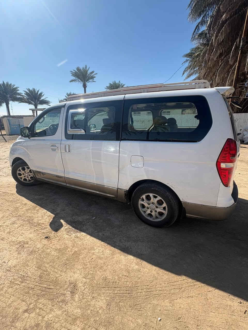 2012 رقم واسط انكليزي باسمي 
سياره جاهزه من كلشي تخم تاير قبل شهر شادهن باتري جديد تبريد ثلج قبل سبوع سويته محرك كير مكفولات المحرك بي تبخير كلش قليل  مكاني واسط
بيها نقاط صبغ بدون اي ضربه والسونار موجود
سعر165 بيها مجال لشراي 
***********
