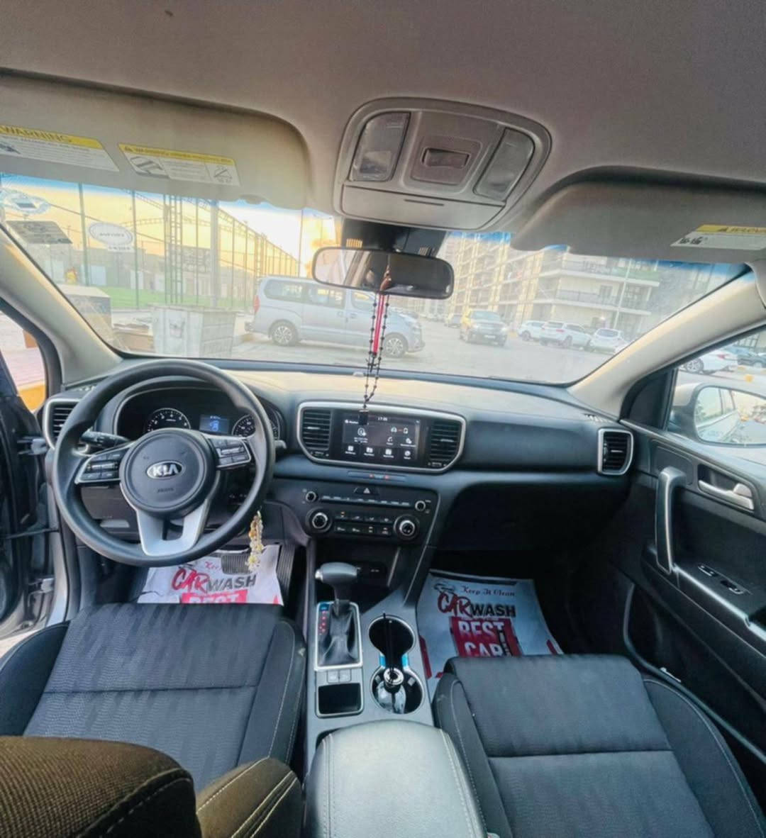 السلام عليكم ، كيا سبورتج 2020 مواصفات LX نظيفة جدا ايرباكات سليمة عدة البردة اليمنة حادثهة جنطة خلفية 
مكينة وكير وتبريد مكفولات وممتازة
السيارة ماشية 100 الف كيلو وداخل نظيف 
رقم أربيل تحويل او وكالة
مكان السيارة بغداد حي الجهاد مجمع السلام 
رايدها ب 158 ورقة
  
تواصل على الرقم 
***********
