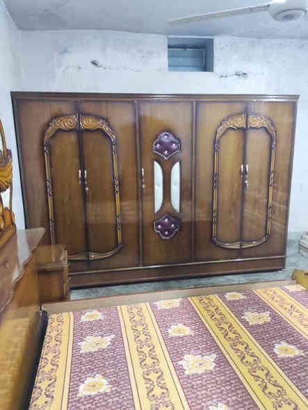 غرفه نوم مستعمل 
العنوان حسنكوي قرب جامع النور 
***********
***********
