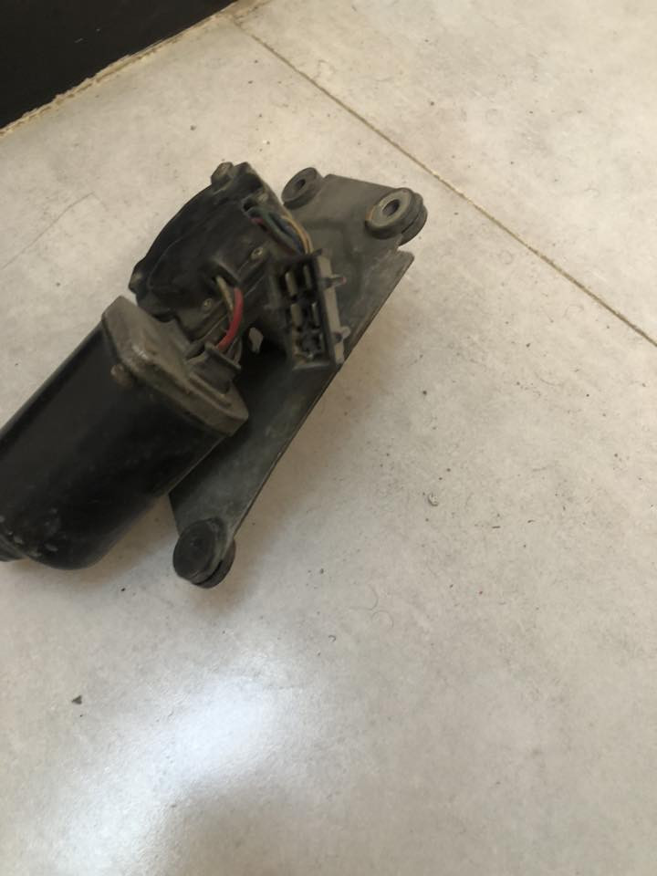 السلام عليكم 

غراض كيا سبورتج موديل تسعينات + مسجلات عدد 2 + تك تاير كلمن وسعره ادخل ع الرقم وتدلل 
رقم *********** موجود واتساب
