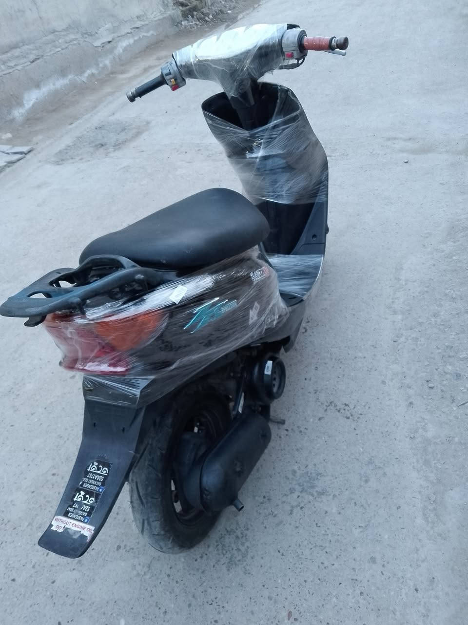 سلام عليكم دراجه عصفوريه سرعه 60 تشتغل هندر نقص باتري مكينه نضيفه ناعمه شلعه حلوه كهربائياتهه شغاله سعر 200بيه مجال مكاني بغداد مدينه الصدر شراي يتصل ***********بيه واتساب
