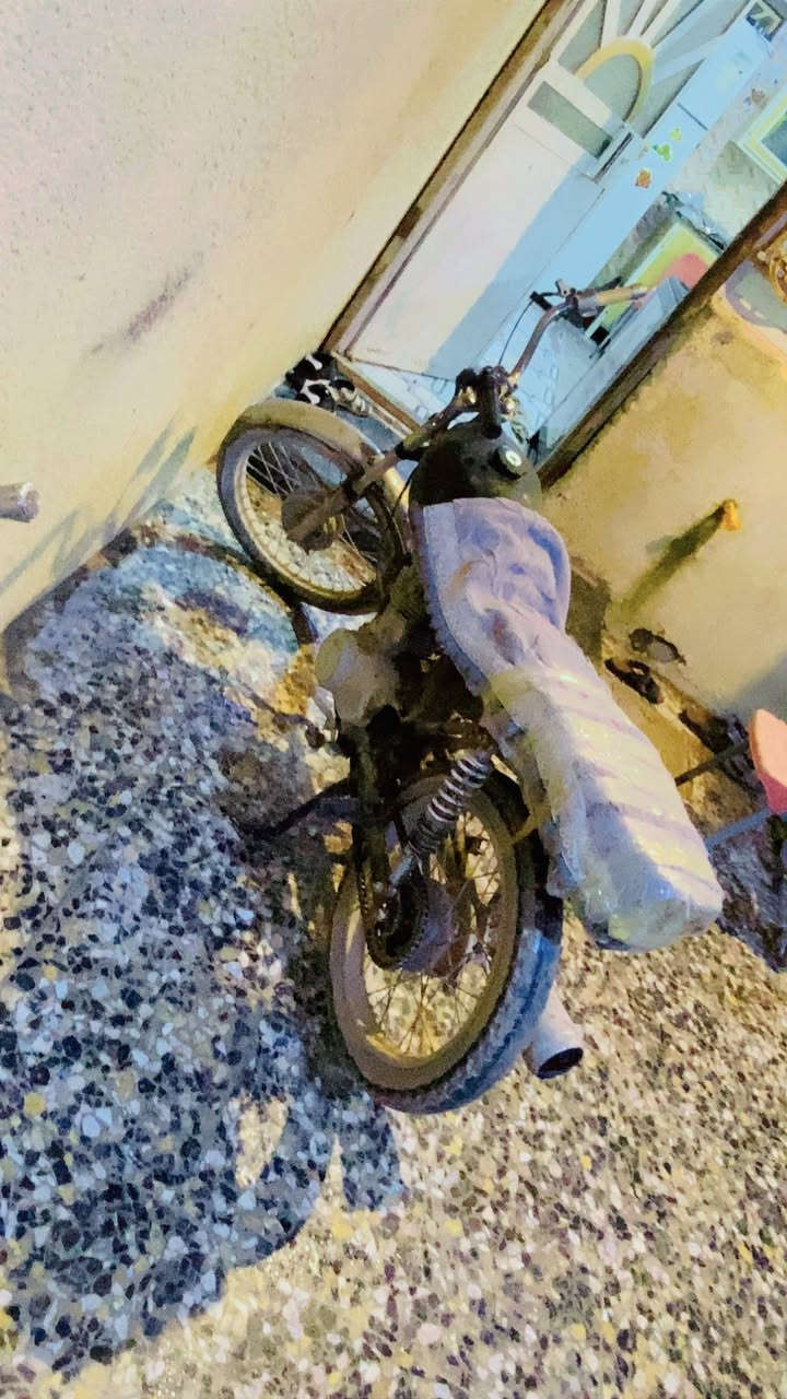 دراجه للبيع  السعر ١٢٥ وبيها مجال رقم الهاتف ***********
