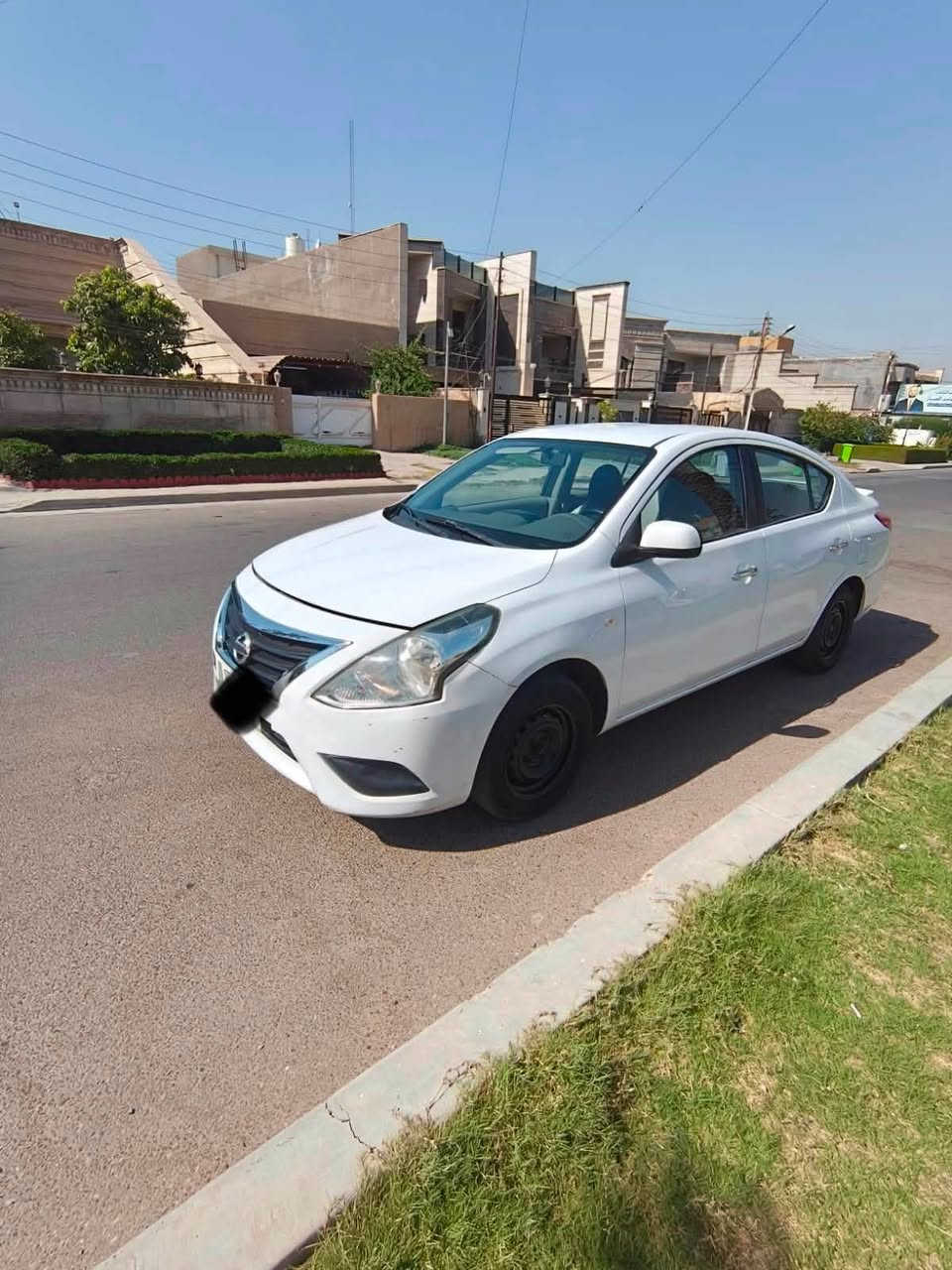 السلام عليكم بيع فقط بدون مراوس ، نيسان سني هندي لون ابيض ٢٠١٨ رقم بغداد الماني كير جديد باتري جديد السعر ٨٨ $ وبيهة مجال بسيط بعد المعاينة سنوية ساقطة مكان السيارة بغداد السيدية باقي التفاصيل بالسونار المرفق بالصور موبايل ***********  يوجد واتساب
