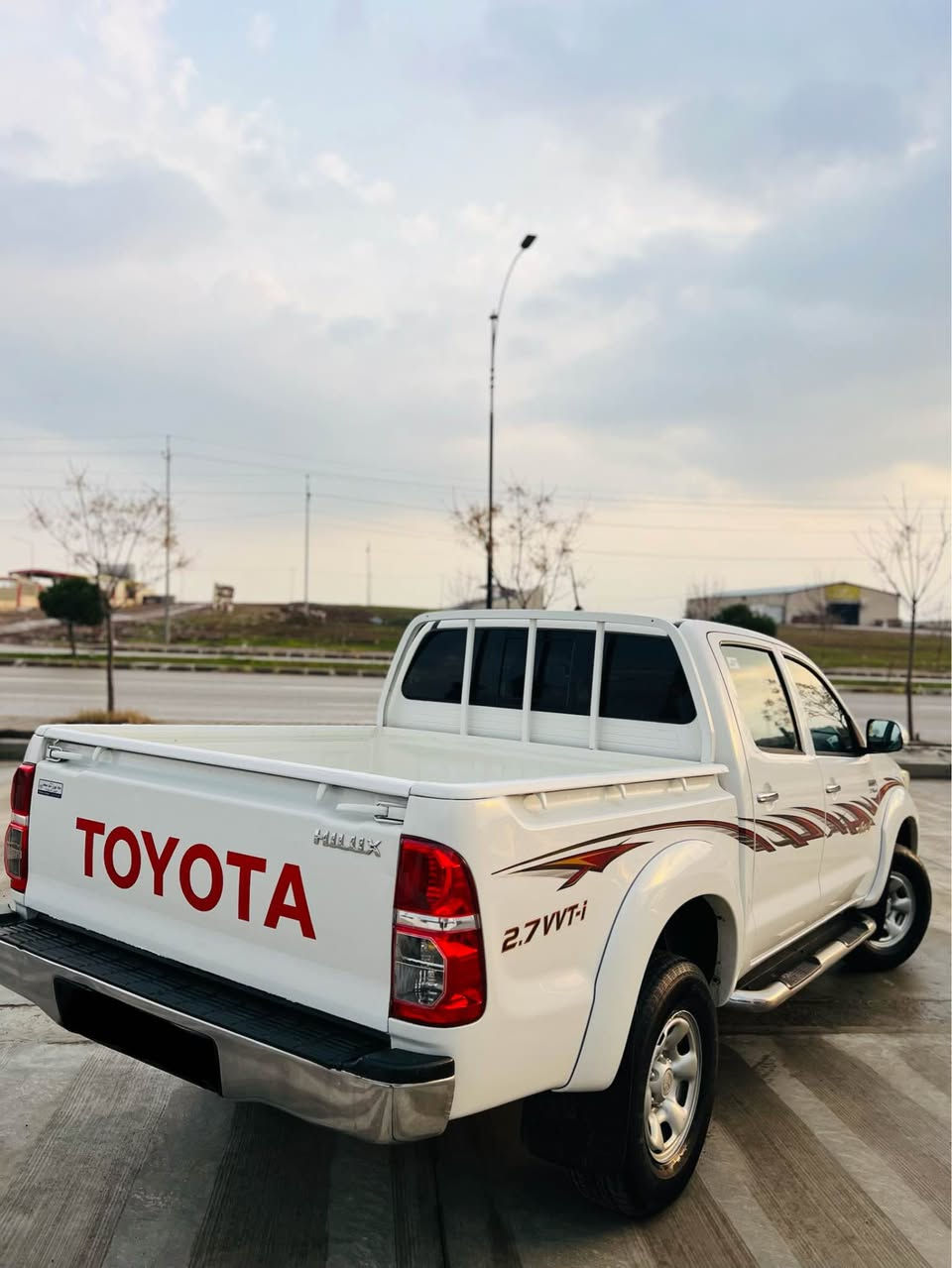 تويوتا مه رزي 
موديل 2014
رقم سه نه وي جديد 
بي سبغ 
گير مكينه شه رت 
موبايل *********** اكر, نينوى
