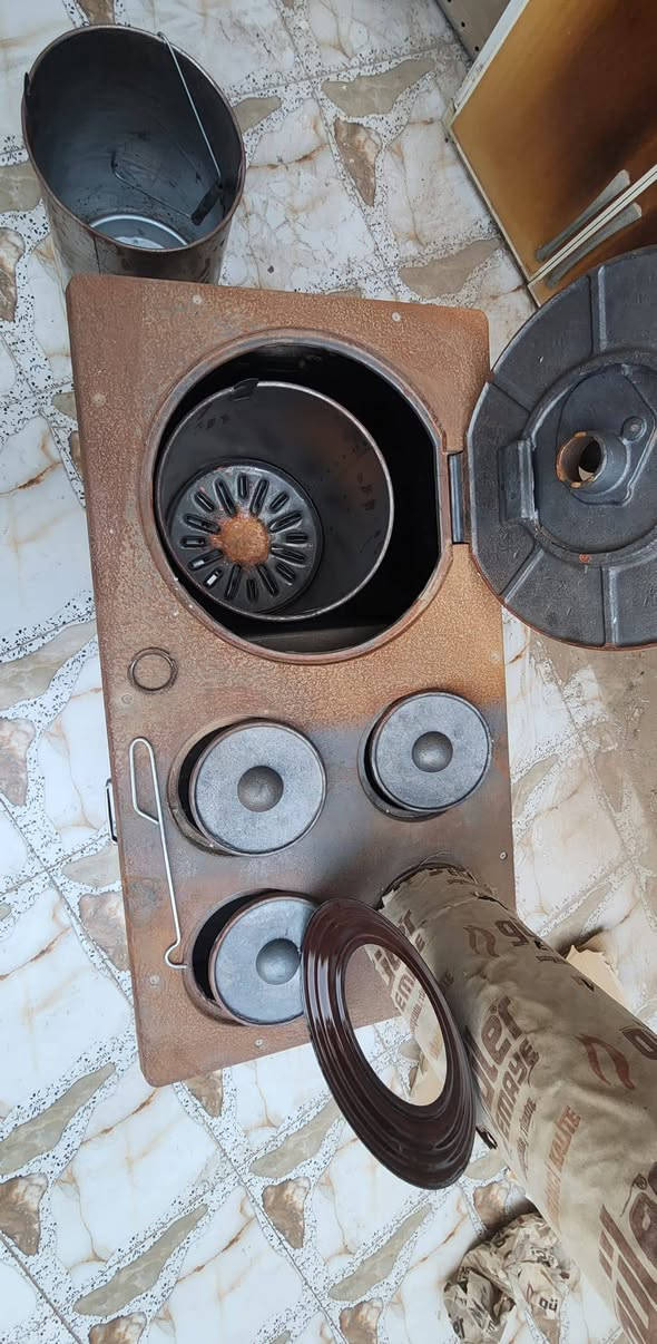 سلام عليكم هاي صوبه +اوفن +طباخ تشتغل عل خشب فول حجمه جبير بلا زحمه الي مايعرف سعرها وما يعرف بيه لحد يكسر بحلال الوادم سعره 300وبيه مجال مكان طوريج نزلت بنات الحسن يوجد توصيل ***********
