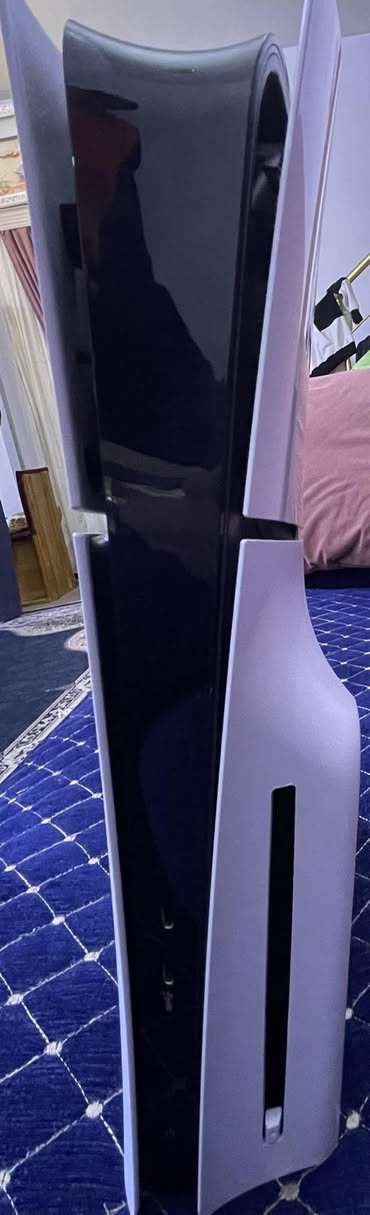 � للبيع فرصة 🔥
بلايستيشن 5 نسخة أوربية أصلية بحالة جيدة ومشتغل تمام.

📦 ويا كارتونته 

🎮 يد تحكم وحدة

🎮 ويا ألعاب 

Gta 5 

The Crew2

Gr sport 

Teken 7

🔌 وايراته كاملة

⚠️ ملاحظة بكل أمانة:

السيدي مالته منفصل ويحتاج تبديل فقط، وسعر السيدي الجديد تقريباً ما يتجاوز 80، يعني تصليحه بسيط. غير هذا الشي الجهاز شغال طبيعي وما مفتوح وحتى اذا ينفتح السيدي ما يعتبر مفتوح لان هوه منفصل.

📍 الجهاز استخدام شخصي ومحافظ عليه.

💰 السعر: خاص 

📍 المكان: الديوانيه ام الخيل


**إذا كنت صاحب هذا الإعلان وتريد حذفه لأي سبب، رجاءا أرسل رسالة إلى الدعم الفني**