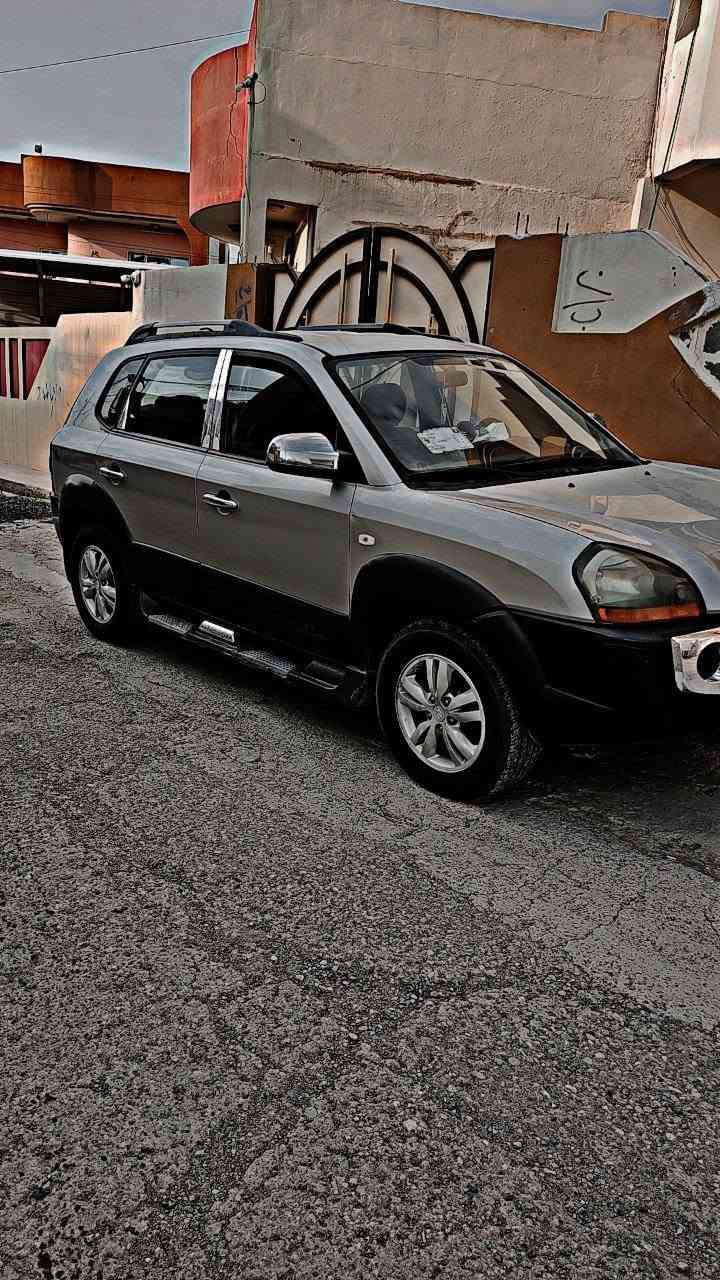 للبيع توسان هيونداي 2009
محرك ؛ 4 سلندر / 2000
بدون صبغ سيارة نظيفه 
ماشي 145الف
سعر : 130$
 لتواصل رقم واتساب ***********1 او تفضل خاص
موقع : موصل الايسر

