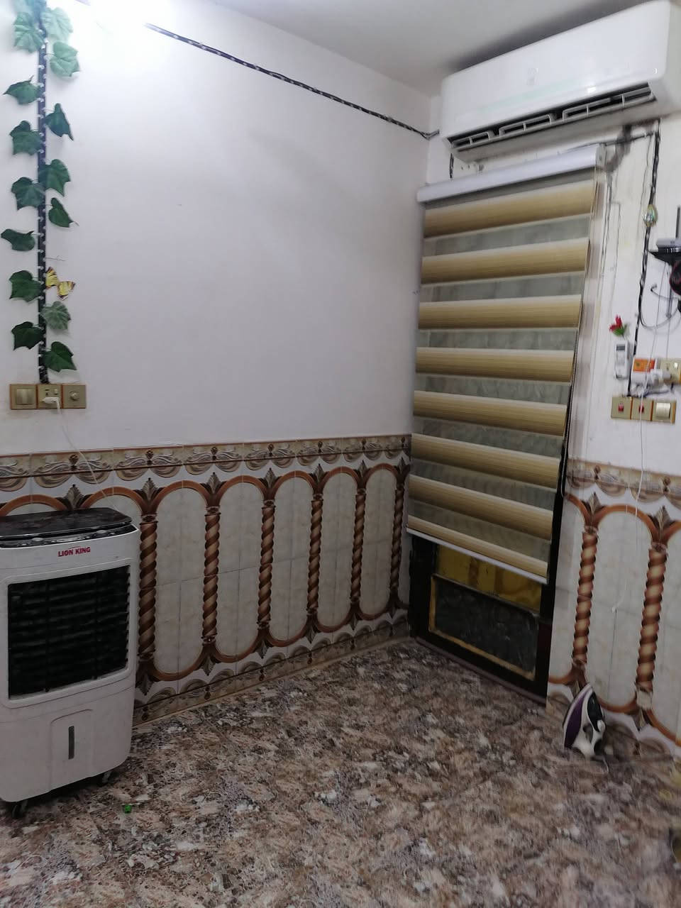 دار ١٠٠ متر طابو صرف
واجه ٥ ونزال ٢٠
البناء طابوق عكادة
طابقين
الطابق الأرضي 
غرفة نوم
مطبخ
صاله
صحيات
منور
طارمه كبيره 
نقص استقبال مابيه
الطابق الثاني
صاله
غرفة نوم
عالي عن الشارع وخدمات كامله تبليط رصيف ماء مجاري كهرباء
السعر ٦٥ مع مجال قليل
الموقع الديوانية حي الصدر الرابع قرب حسنية ابو طالب
للاستفسار أكثر مراجعة مكتب التوكل للعقار الكائن في حي العسكري شارع ٣٠ او الاتصال والمراسلة على الواتساب على الرقم *********** 
السعر ٦٥ مع مجال
