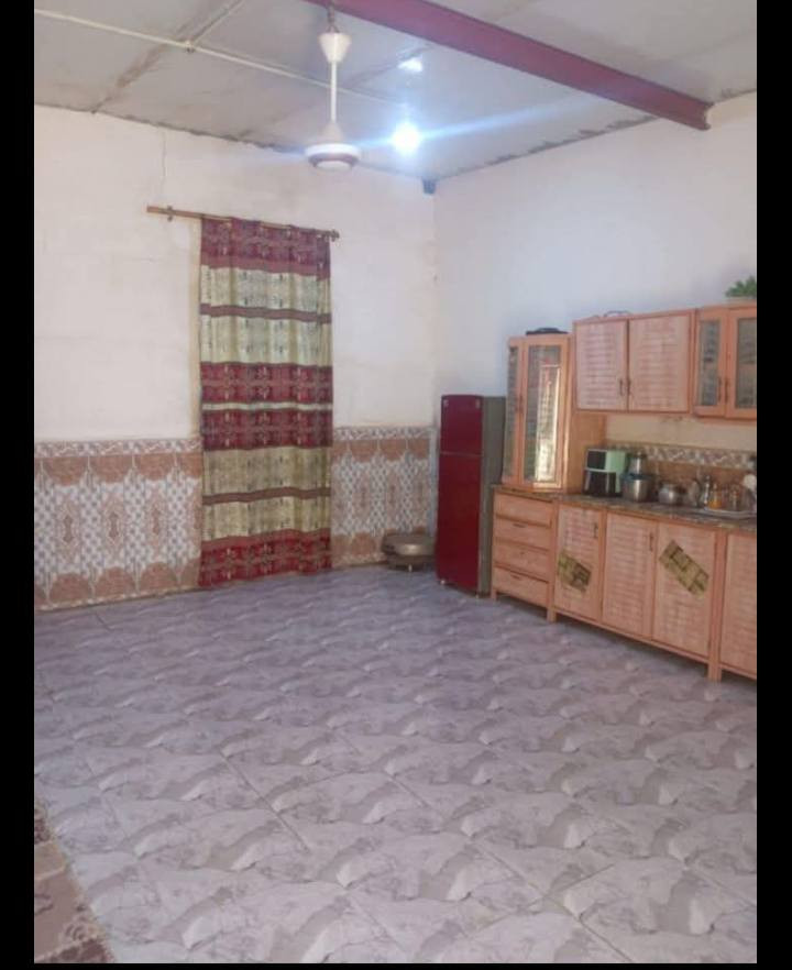 بيت للبيع مقابل شداد الفارس مساحه 400 5غرف وديوان ومطبخ حار وبارد وحمامات خارجيه وحمام داخلي سقف كونكريت وبي بير رتوازي واسئاله سعر 75وبي مجال


**إذا كنت صاحب هذا الإعلان وتريد حذفه لأي سبب، رجاءا أرسل رسالة إلى الدعم الفني**