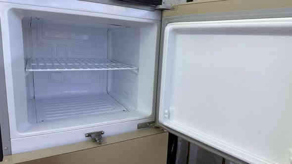 ثلاجه ابلازمه اخت الجديد استعمال قليل جدا سعر.  175 الف. الحرية الدولعي ***********
