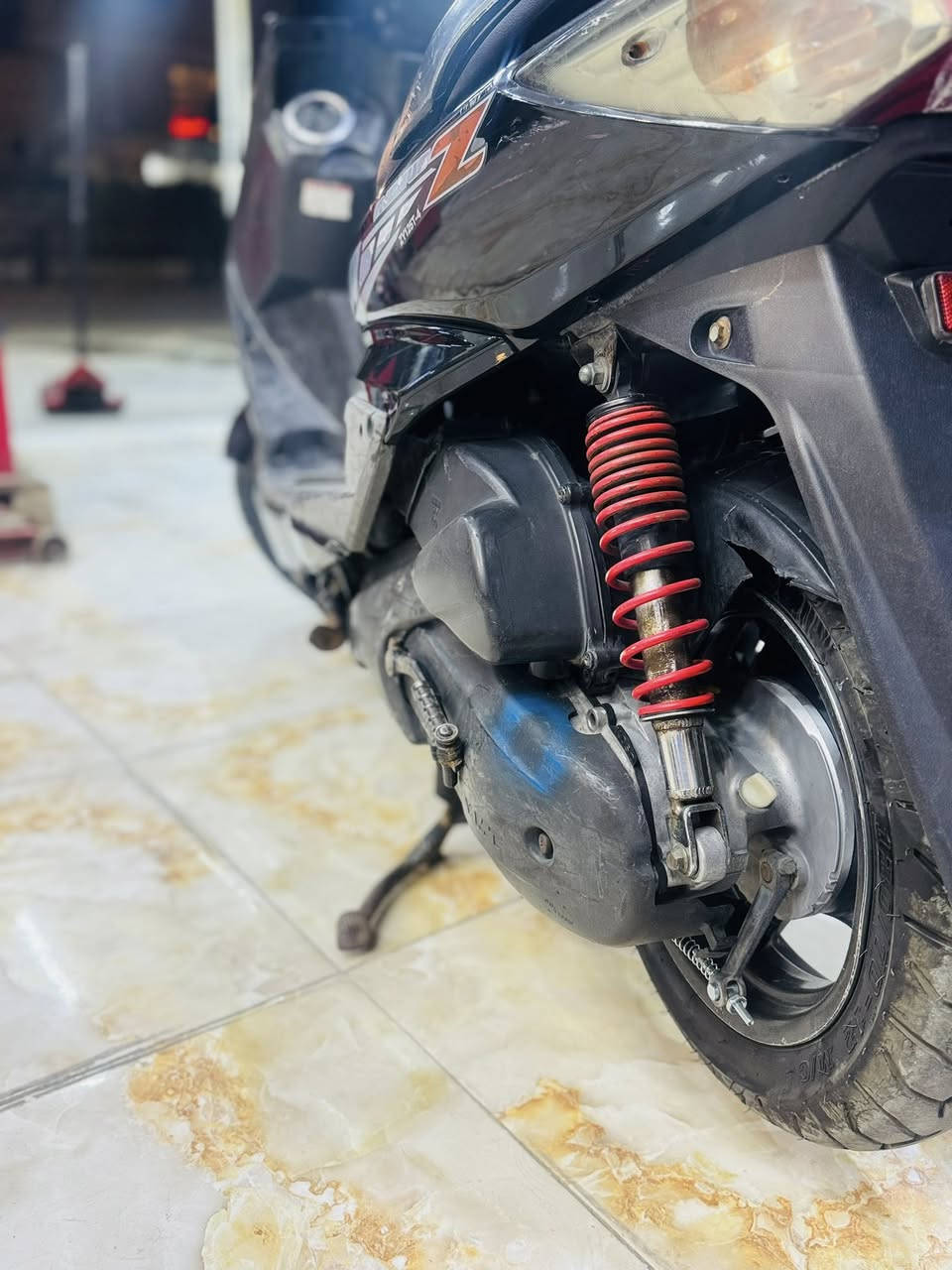 السلام عليكم سكنس فحل كابريتر مكينه بلادي كفرات بلادي محرك مكفول من النضوح والتبخير الدراجه كلها شغاله سلف  صلنصه صجميه هندر كهربايات تخم تاير جديد الدراجه كامله مكمله السعر ٦٧٥ مكاني دوره شارع ٦٠ رقمي ***********
