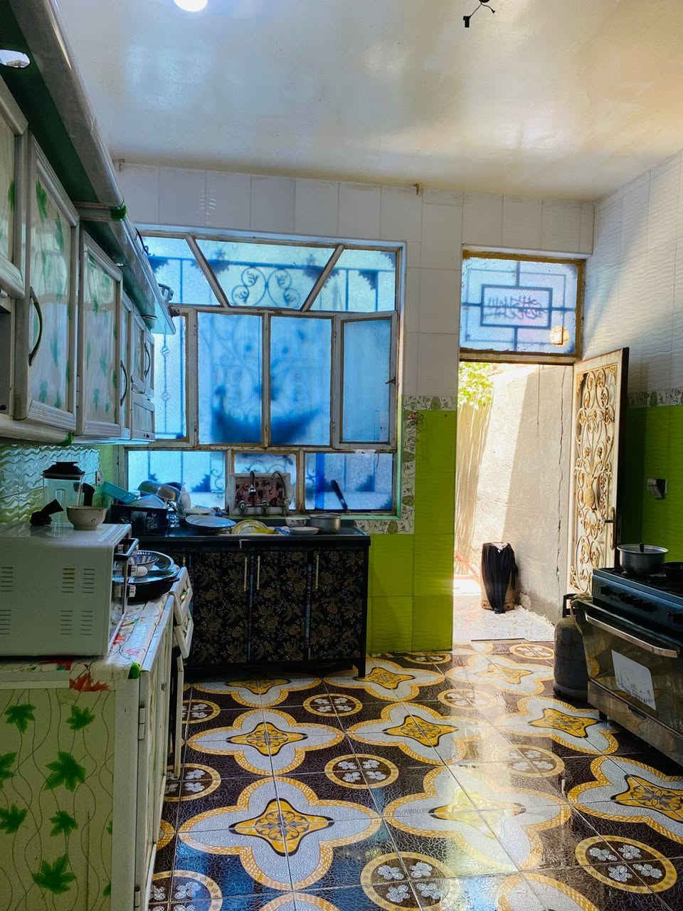 السلام عليكم
يوجد بيت طابو صرف في الوركاء حي العسكري مساحته ٢٠٠م طابقين يتكون الطابق الأول من ٢ غرفة ومطبخ وصالة وبراني صحيات داخلية وخارجية والطابق الثاني ٢ غرفة ومطبخ وصالة السعر ١٣٠ مليون مطلوب ٨٠ مليون للمصرف العقاري يعني تطي بس ٥٠ نقد والباقي أقساط للإستفسار الاتصال على الرقم التالي *********** أو ***********

