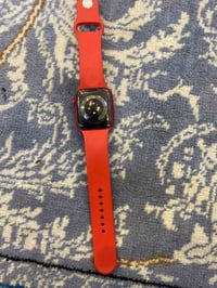 ساعة ابل الجيل السادس بطارية 65‎%‎ مع ملحقاتها السير والشاحنة والعلبه ...