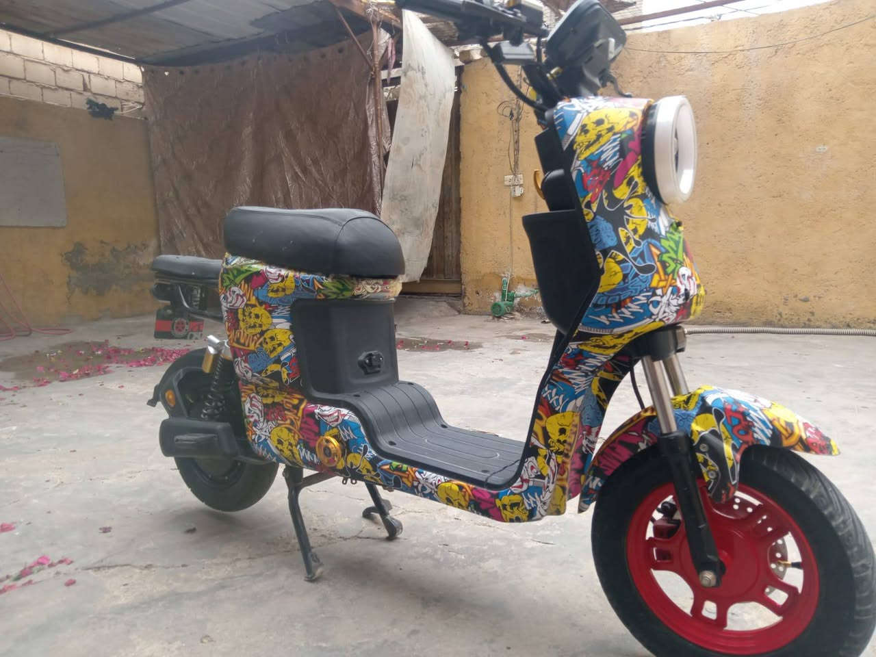 سلام عليكم دراجه شحن ار 9 دراجه جديده بس بيها عطل واكفه ماتمشي العطل ماعرفه شنو فجئه وكفت ست بطاريت بصمه وسوج السعر 250 وبيها مجال ***********
