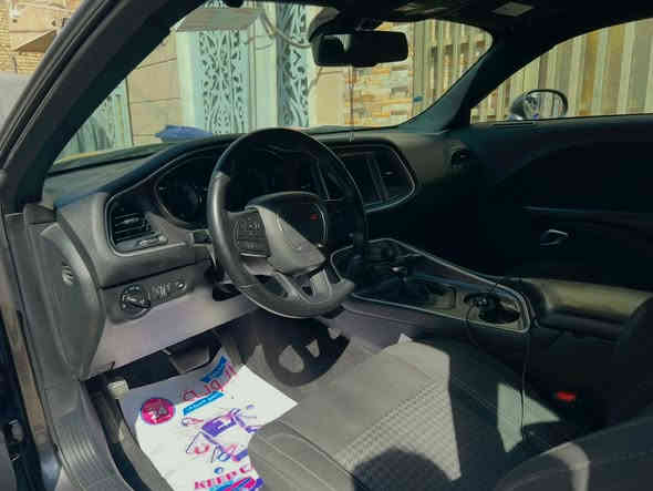 السلام عليكم دوج جالنجر موديل ٢٢ رقم اربيل بأسمي سنويه لسنة ٢٠٢٨ سياره جديده حداديه صدر تايرات صار اسبوع من شديتهن  منضومه زينون عالي ناصي ايرباك برده حادثه جاملغ شويه من البنيد يعني قطعتين بدون شاصي سعرها ١٩٠ 
***********. مكان السياره الكراده داخل
