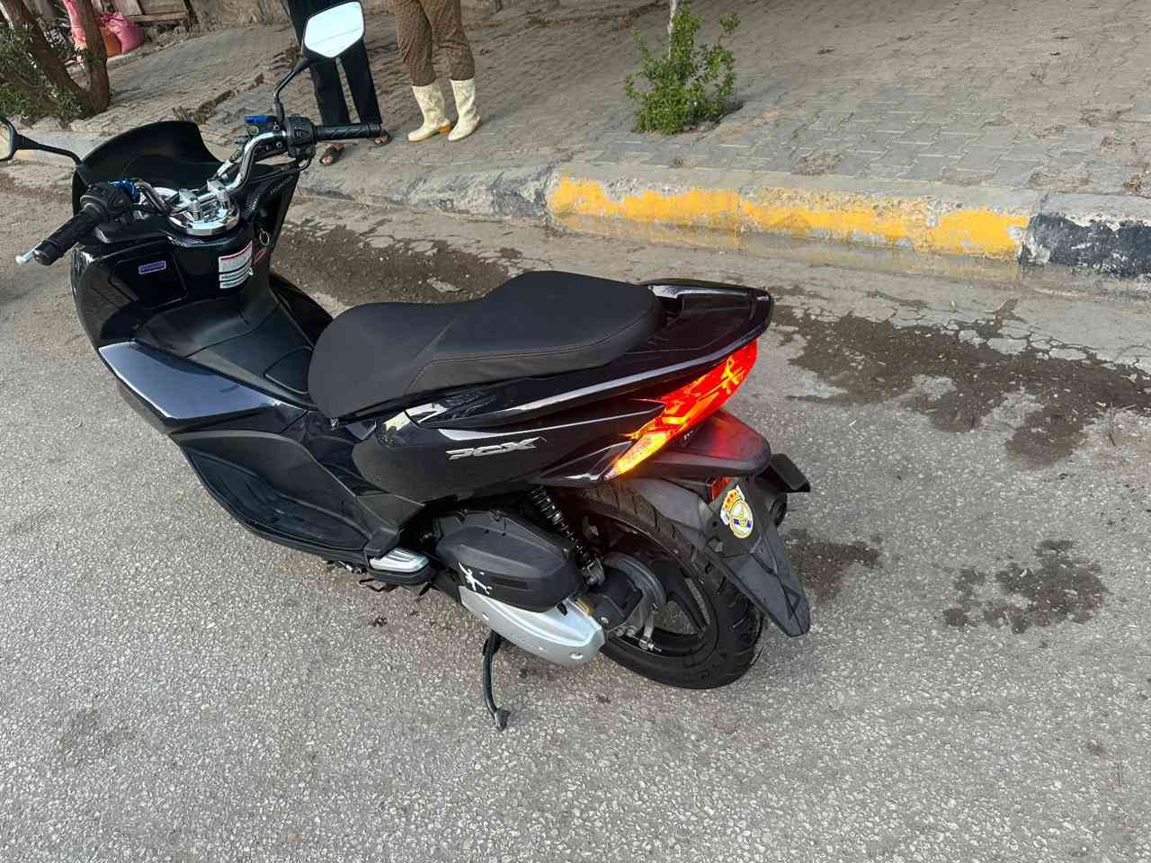 سلام عليكم دراجه pcx للبيع دراجه رمبه ماشيه 23 ألف صار شهر من نازله من معرض دبي السعر 19 ورقه وبيه مجال للشراي مكاني الكرخ رحمانيه جعيفر الرقم ***********
