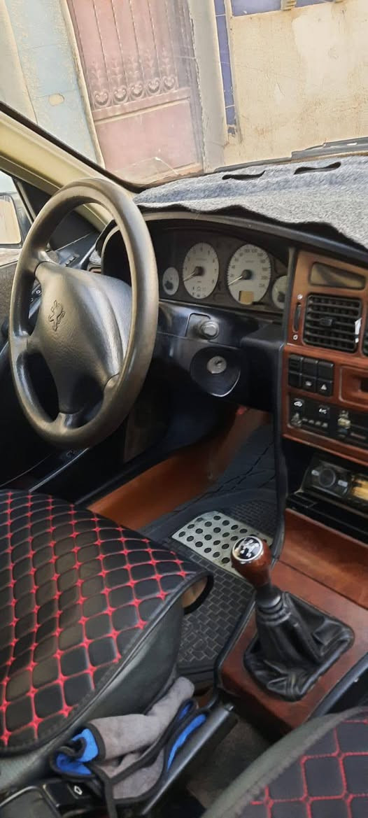 بيجو بارص موديل 2010 السعر 37 وبيها مجال مكلف بالنشر للاستفسار رقم صاحب السياره 
***********
