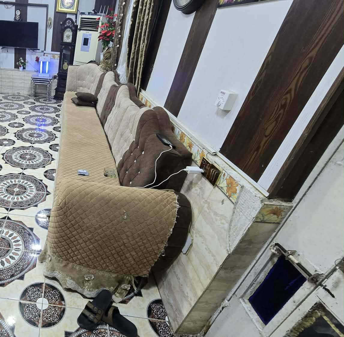 ديوان كلش نضيف ١٤ متر ٥٠٠ وبيه مجال***********
