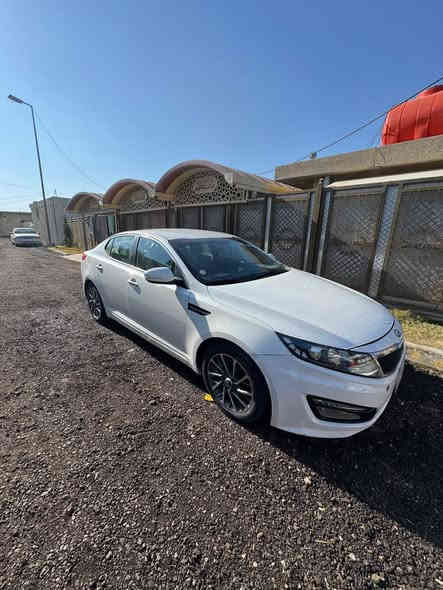 كيا اوبتما 2013 خليجي مكينة 2400 جديدة و مكفوله هيه و الگير و الكهربائيات كلشي بيهه سليم فول عدا البانوراما بيهه قطعة مصلحة نفسهه و قطعة كلير شبر واحد مشتغليهه بلادي شواصي لغود و الايرباكات مكفولات مواصفاتهة :

اشاير بالمري ...
شفتات سرعة ...
تحكمات ستيرن و 3 انظمة قيادة ...
ثلاجة بالچكمچة ...
ويل 16 گادنزا اصلي ...
شاشة اندرويد تجاري لان متجي بيهه شاشة ...
سستم صوت اصلي...
و باقي التفاصيل و الشرح بالفيديو اسف على الاطالة 
 السعر:_ 122 
مكاني بغداد ( مطار بغداد الدولي) 
رقم الهاتف ***********
و للعلم الليمونه متجي ويه السيارة بدون احراج 😂
