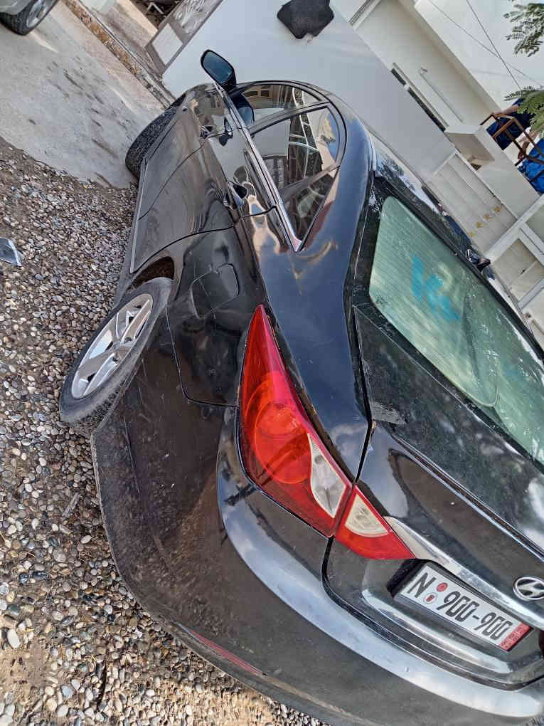 بەناوی خوای گەورە 
سۆناتا ٢٠١٣
موس موس 
بۆفرۆشتن و گۆڕینەوە 
بەشەرت گێڕو مەکینە و تەقەو ڕەقە
سەخفی بۆیاخ نیە 
حیزامیش نیە بە حیزام دەیفرۆشم 
سەیارەکە وردە مەسروفی تیایە لە ڕوی بۆیاخو جوانکاریوە 
موشتەری پەیوەندی کات لەخزمەتیام 
سعری ٤٧گڵاو مەجالی تیایە 
***********
 کەلار
