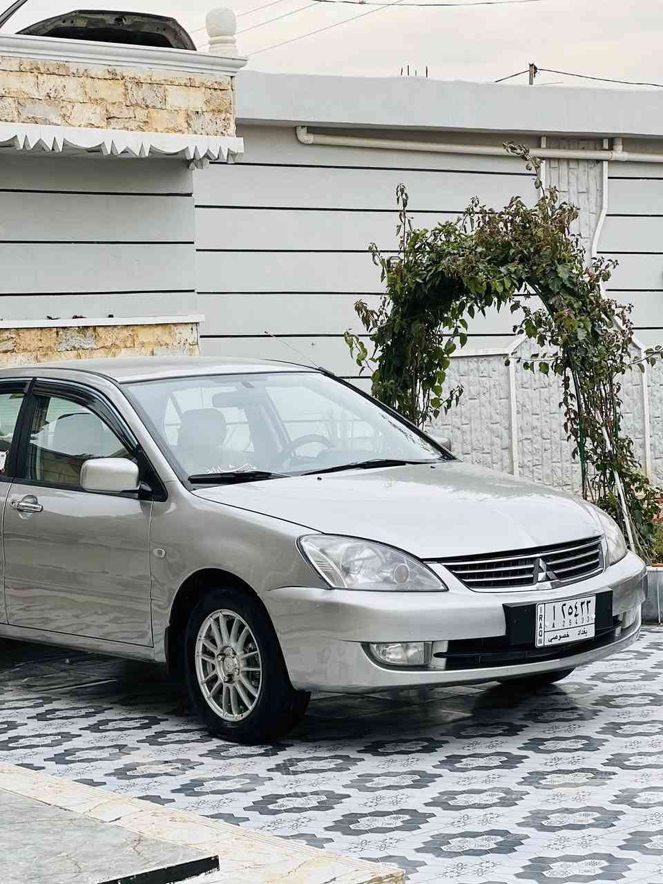 سلام عليكم لانسر موديل 2006 رقم بغداد بسمي سياره جديده بعده مصبوغه للجماليه بدون ضرر كير محرك كفاله مكينه 2000 تبريد ثلج تدفئه صدر أمامي خلفي جديد سياره مابيه اي نقص سعر(69)وبيه مجال مكاني ديالى سراجق ***********
